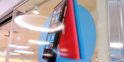 Lumia 800 skabte hype ved launch i Finland