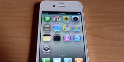 TDC har hvid iPhone 4 i butikkerne