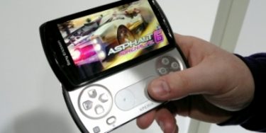 Xperia Play kommer i butikken onsdag