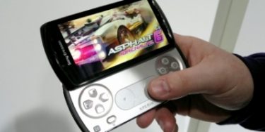 Video: Så god er Xperia Play til spil