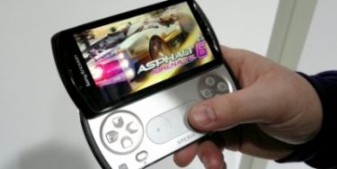 Xperia Play kan nu forudbestilles