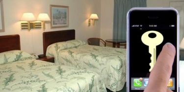 Åben hotel-døren med mobilen