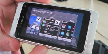 Smugkig på Nokia N8