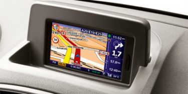 Tomtom-navigation rykker ind i bilen