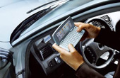Bilister snakker i mobil som aldrig før