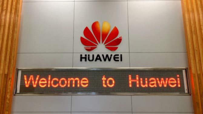 Huawei får begrænset rolle i Storbritanniens 5G-netværk