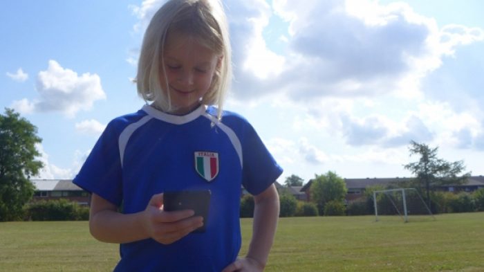 Guide: Barnets første mobil – hvornår, hvordan og gode råd