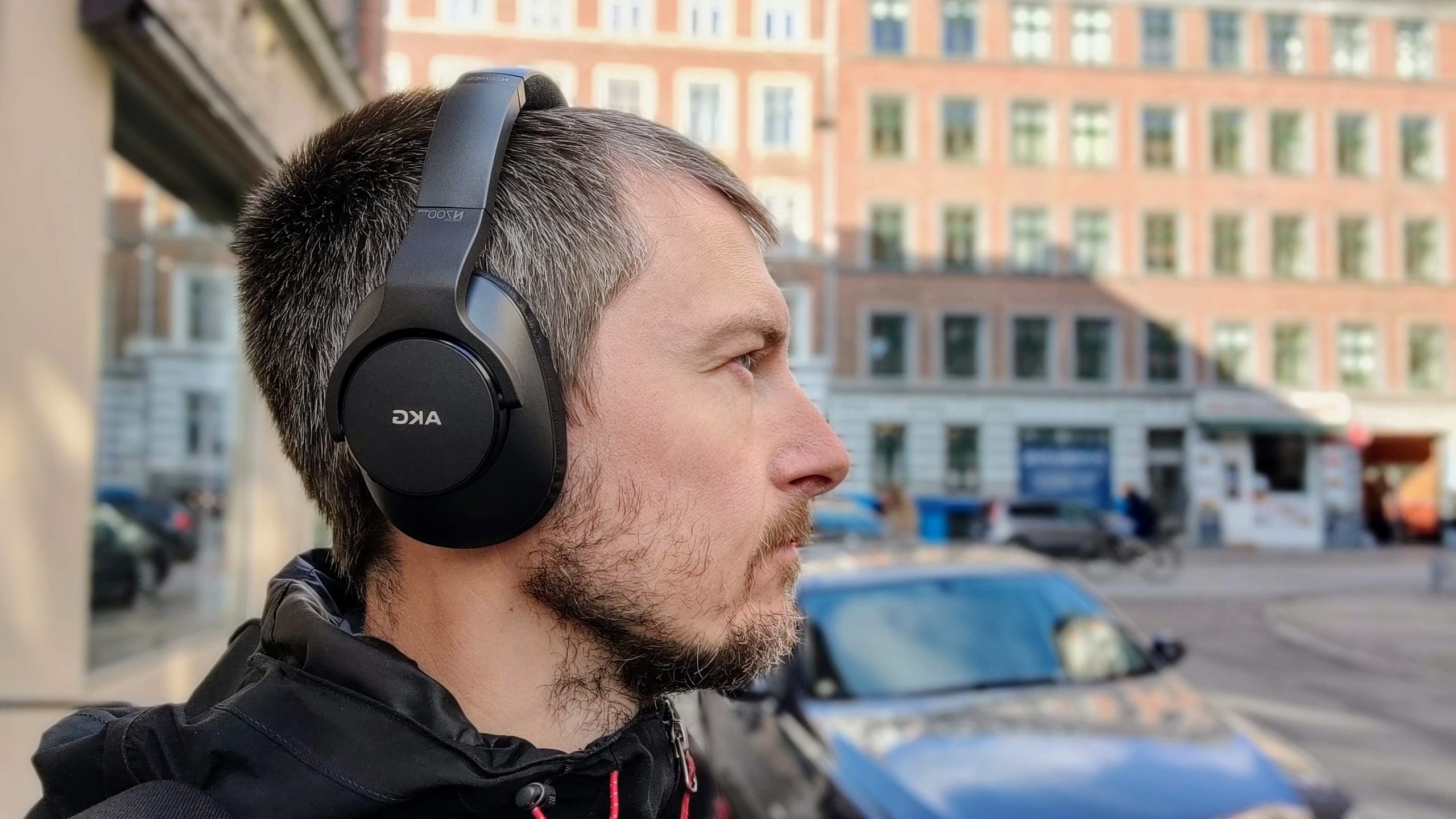 AKG N700