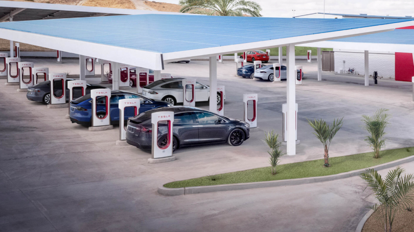 Tesla har bygget 100 nye Supercharger ladestationer