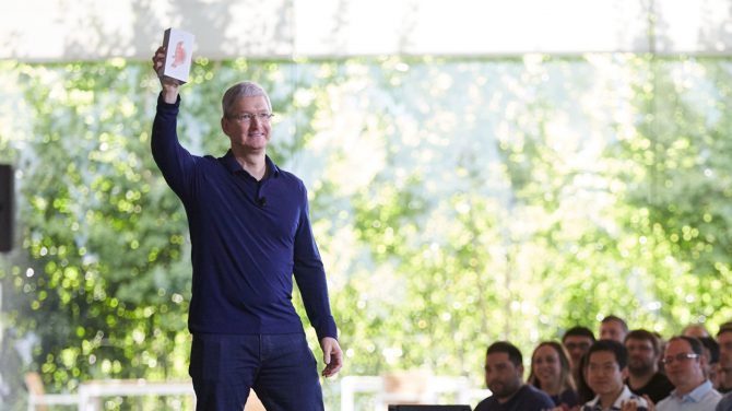 Apple-aktien stiger igen: Gør CEO til milliardær