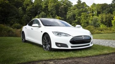 Tesla vil bruge radar til at opdage glemte børn i varme biler