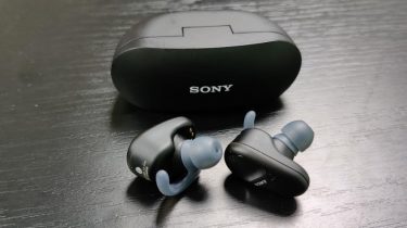 Test af Sony WF-SP800N – Velspillende med skuffende ANC