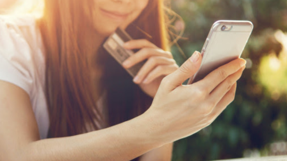 Teleselskabet 3 giver et godt tilbud på Lunar Premium