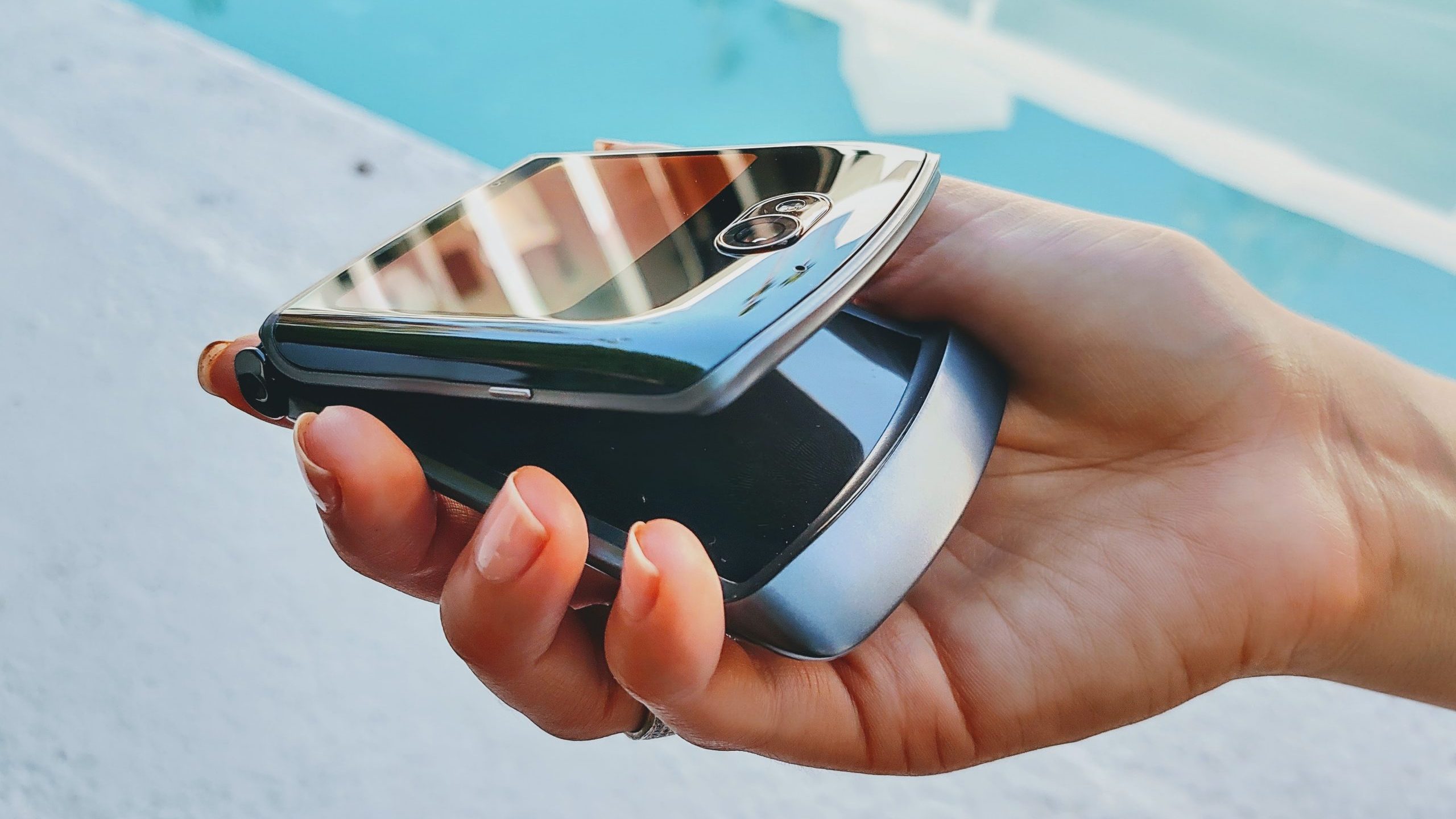 De første test af Motorola Razr 5G – en blandet oplevelse