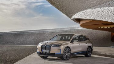 BMW IX: flagskibs SUV på el med rækkevidde over 600 kilometer