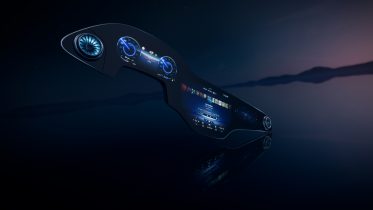 Mercedes fremviser 56 tommer “Hyperscreen”-instrumentbræt