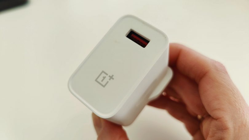 Kommer OnePlus 9 med en oplader? Her er svaret