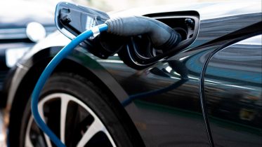 Nyt batteri til elbiler oplades hurtigere og kører længere
