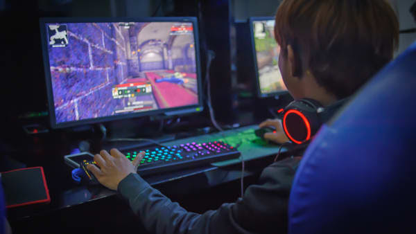 Børn under 18 år i Kina må spille online tre timer om ugen