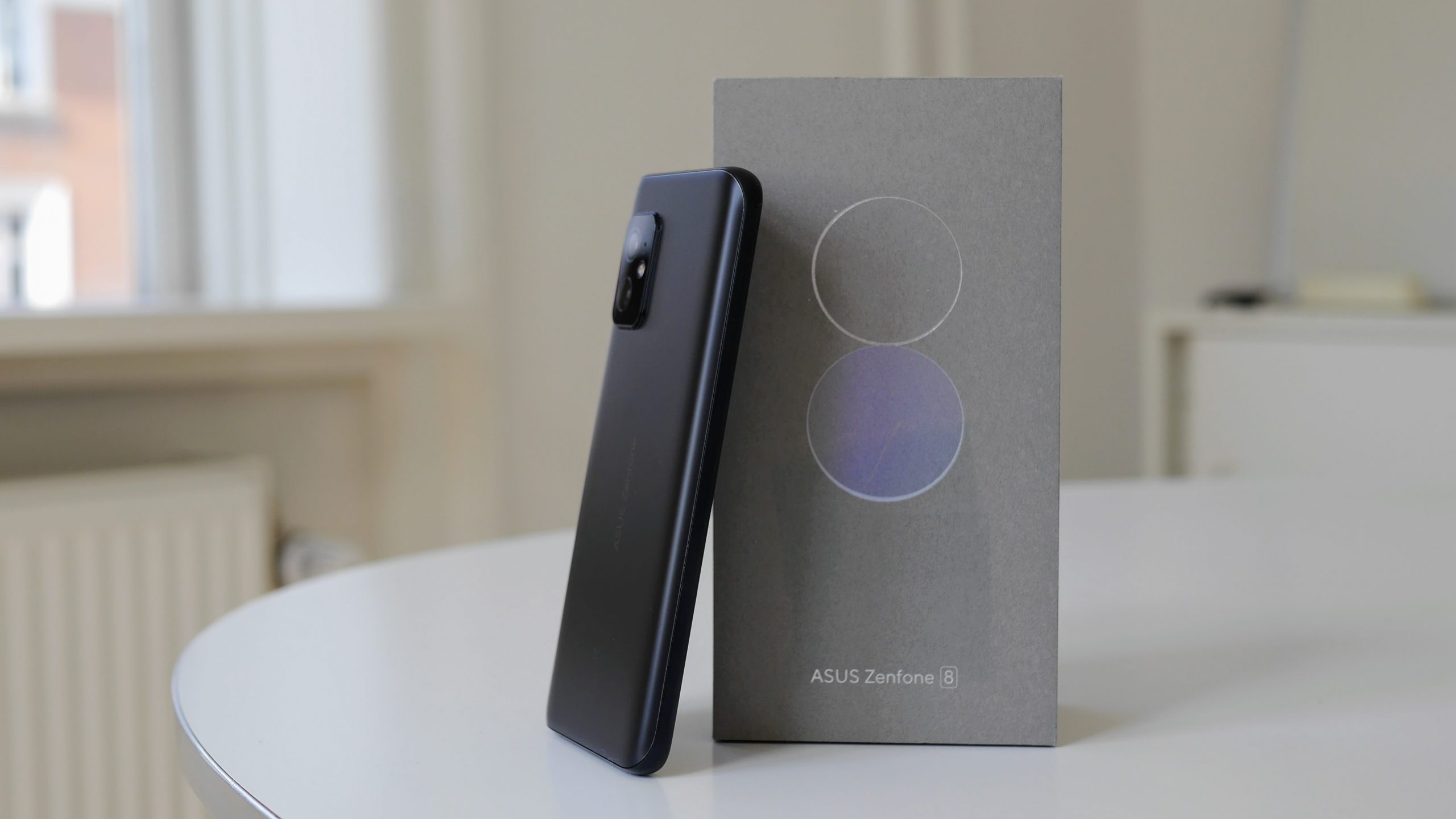 ASUS Zenfone 8