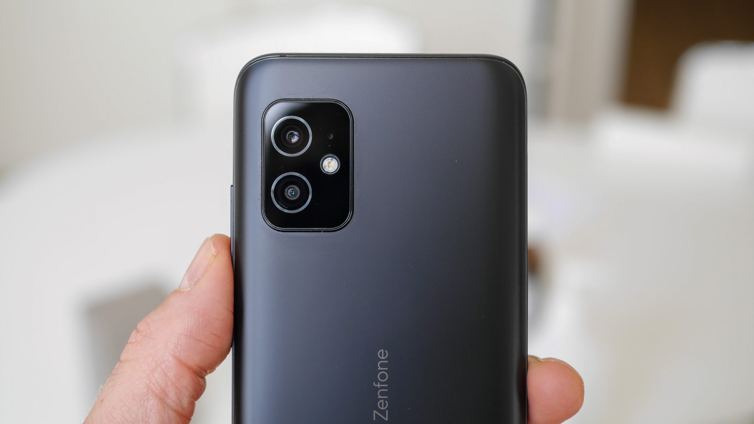 ASUS Zenfone 8