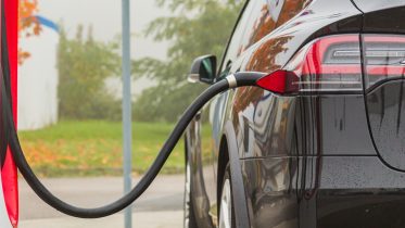 Elbilerne buldrer frem i EU – se vinderne og taberne her