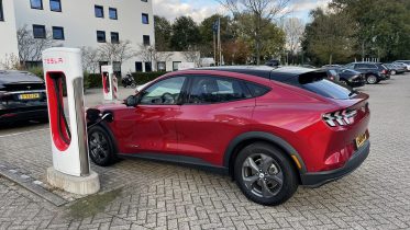 Teslas Supercharger-netværk åbnes for andre biler i flere lande