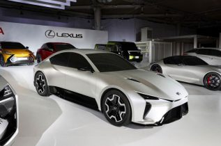 Lexus elektrisk sedan