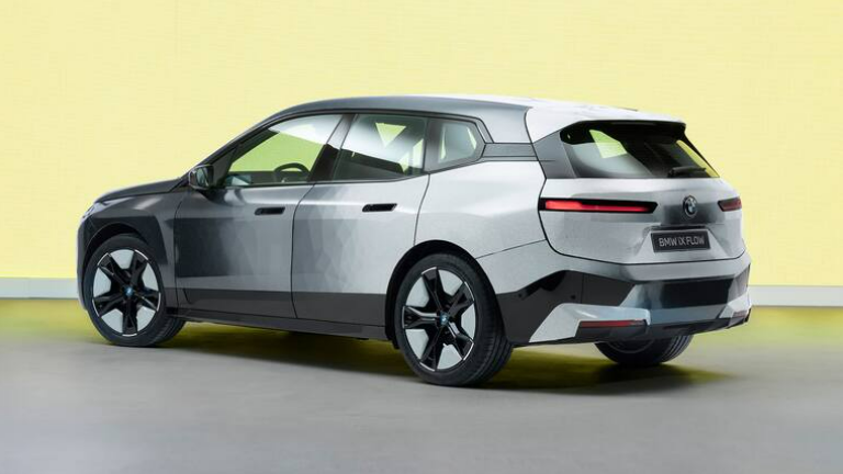 BMW lancerer vild farveskiftende bil – se det i funktion