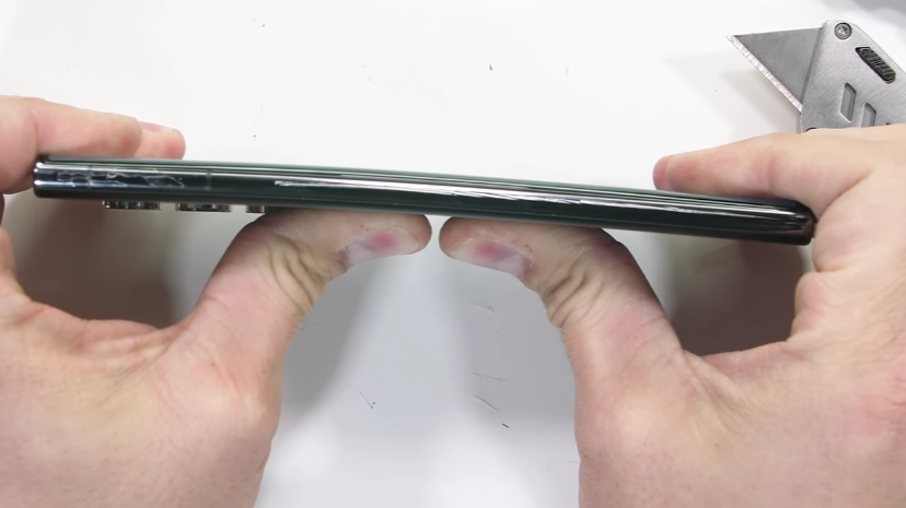 Samsung Galaxy S22 Ultra er meget robust viser voldsom test
