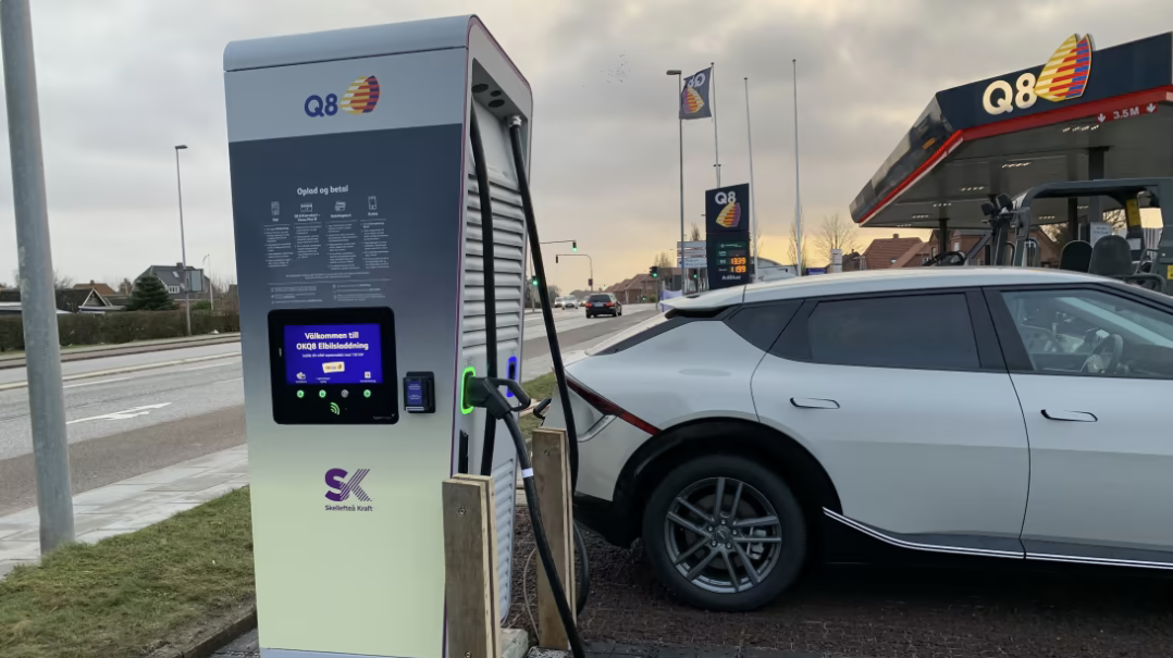 Q8 lynladestation