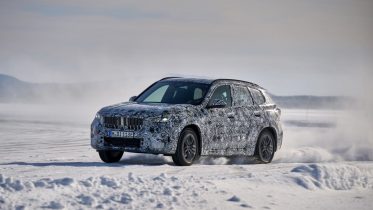 BMW iX1 er en mindre elektrisk SUV, der lanceres i år
