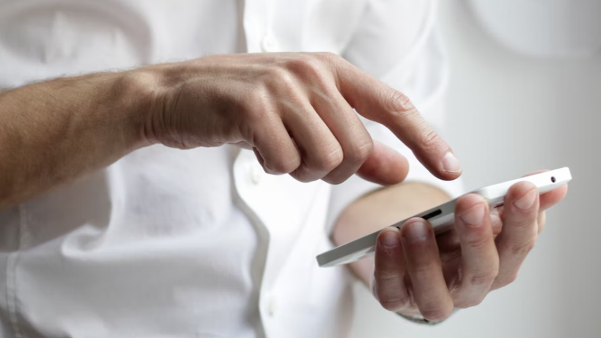 880.000 danskere ramt af mobile IT-angreb – men få er bekymrede