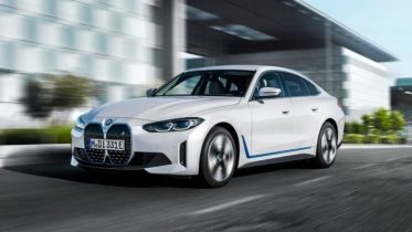 BMW i4 eDrive35 får mindre batteri og lavere pris