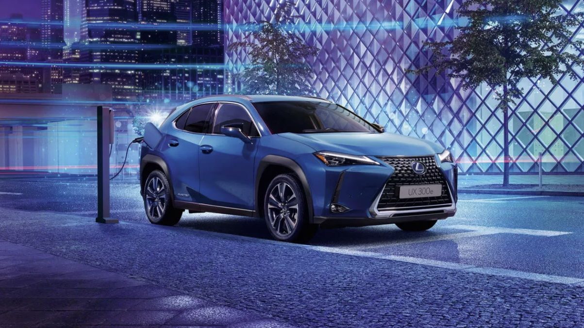 Lexus UX 300e får hele 40 procent længere rækkevidde