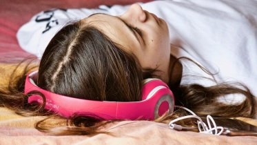 1 milliard unge mennesker har risiko for høretab og tinnitus