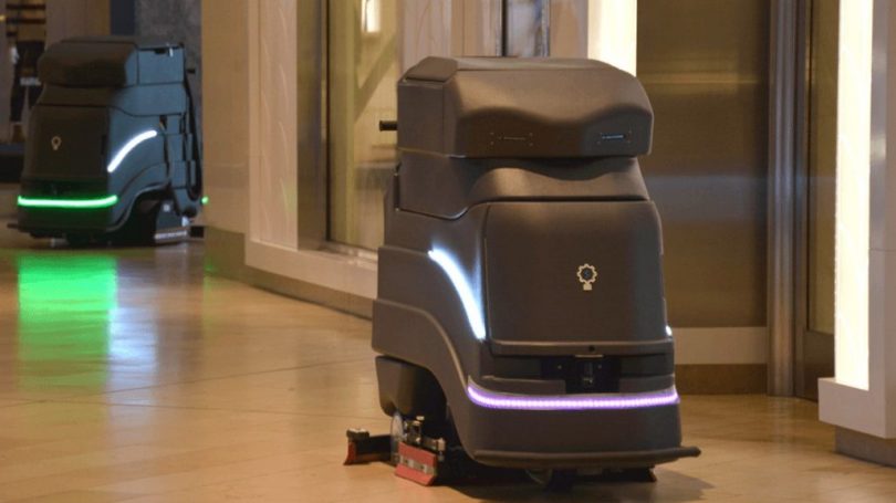 Hoteller bruger robotter til at dække ledige stillinger