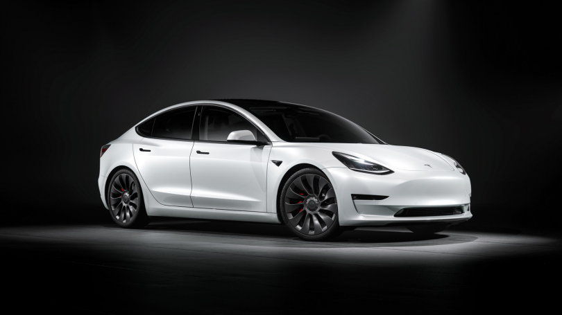 Ordrebeholdningen bugner igen hos Tesla efter store prisfald
