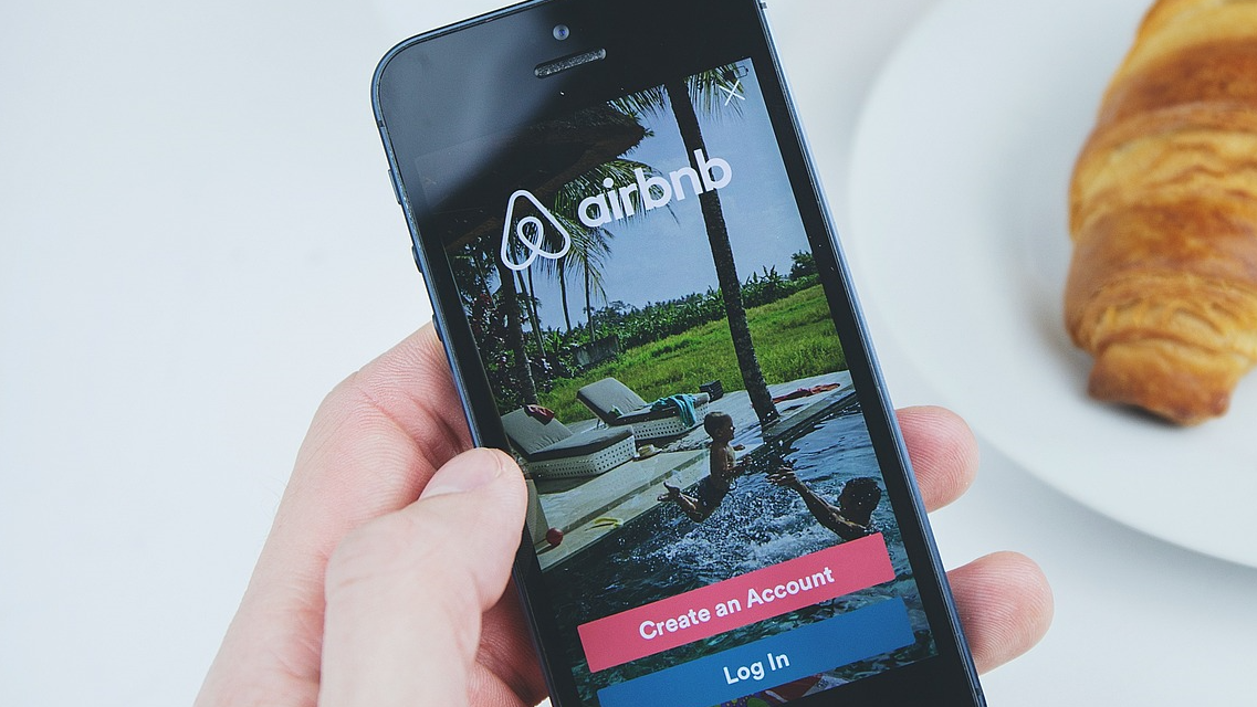 AirBnB blokerer folk, der kender andre med forbud