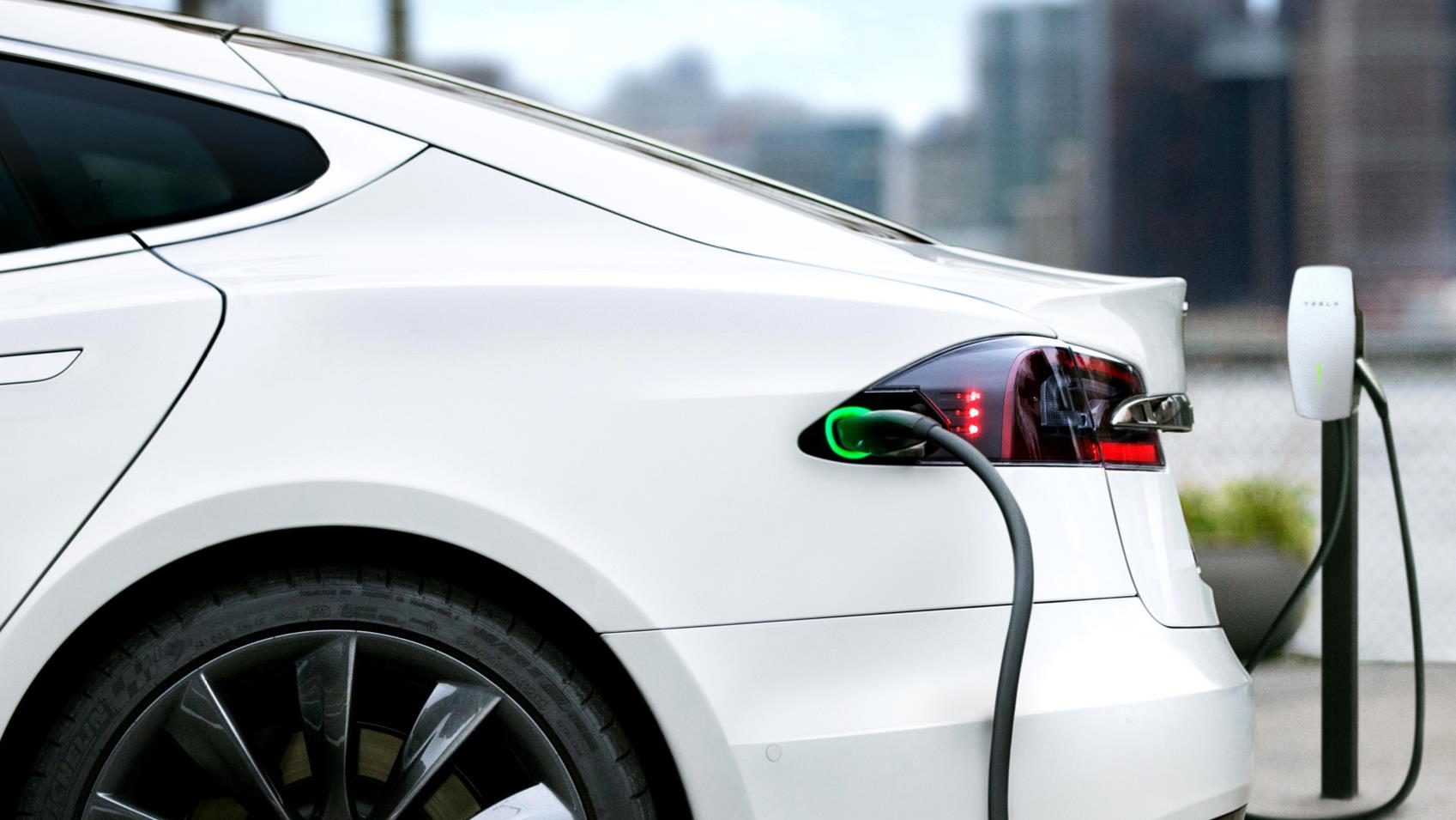 Tesla gør klar til hurtigere lynopladning
