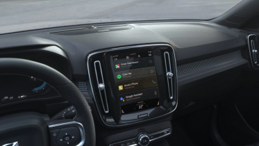 Stor bilproducent dropper Apple CarPlay og Android Auto i elbiler