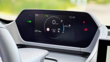 Toyota vil slå Tesla på software til elbiler