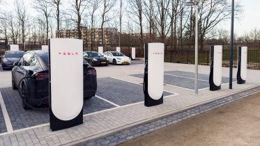 Ny Tesla Supercharger V4 lader med op til 350 kW