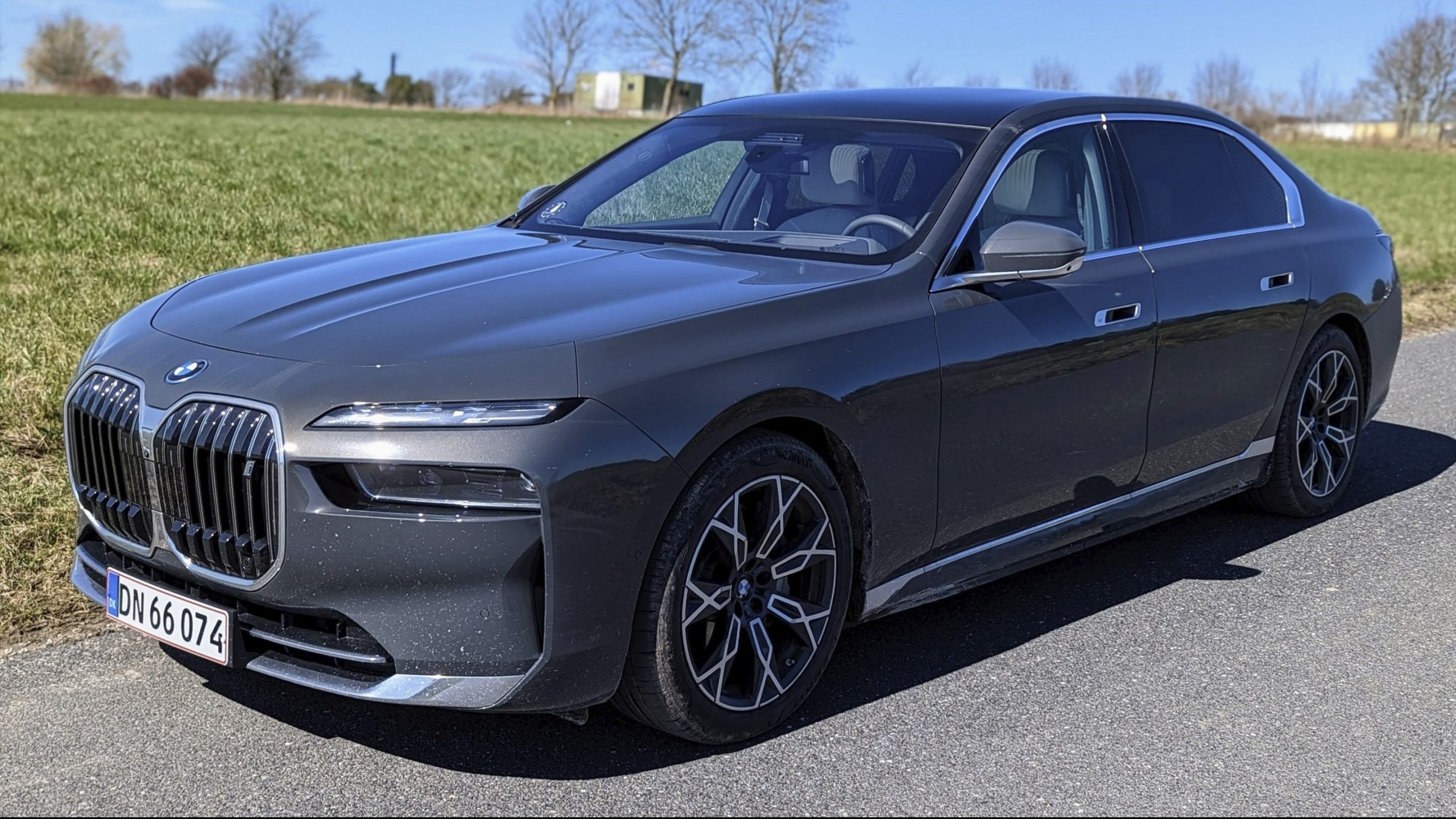 Test, bedømmelse og pris på BMW i7