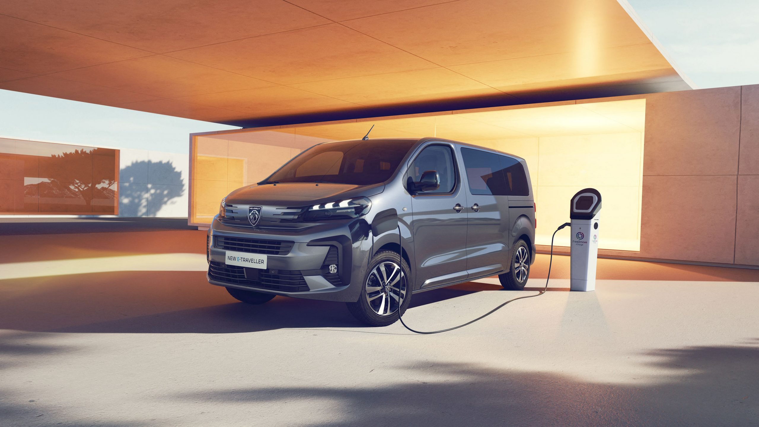 Ny Peugeot E-Traveller kører længere og har plads til 9