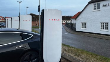 Tesla åbner første V4 Supercharger-station i Danmark