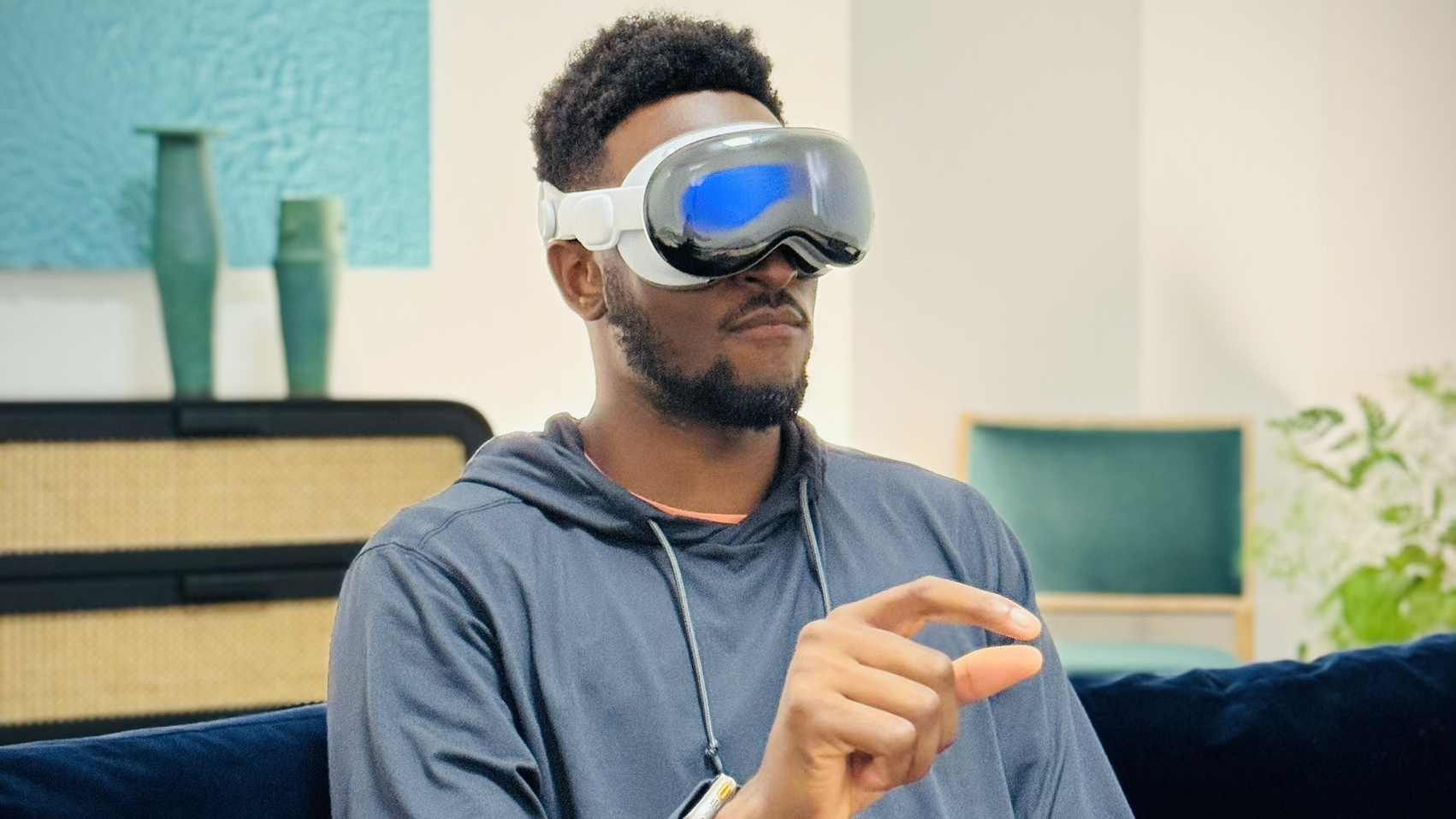 Nye test af Apple Vision Pro: Meget tungt, men imponerer alligevel