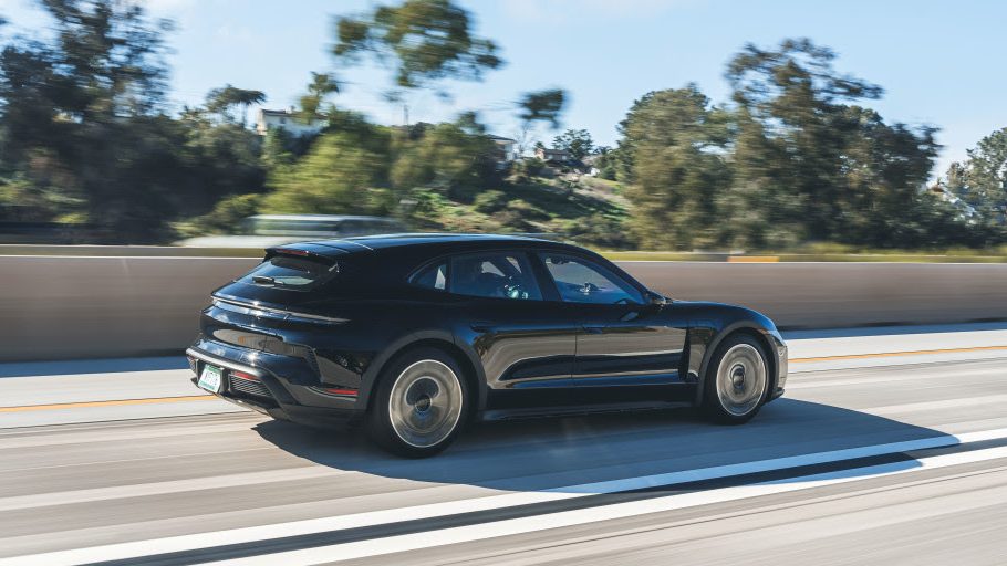 Ny Porsche Taycan: Længere rækkevidde og super hurtig opladning
