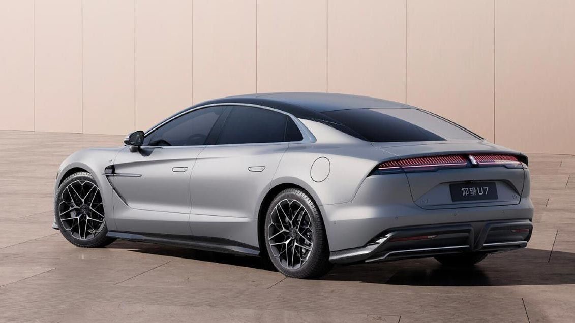 BYD YangWang U7: Vanvittig elbil med 135 kWh batteri