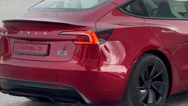 Sådan ser den nye Tesla Model 3 Performance ud